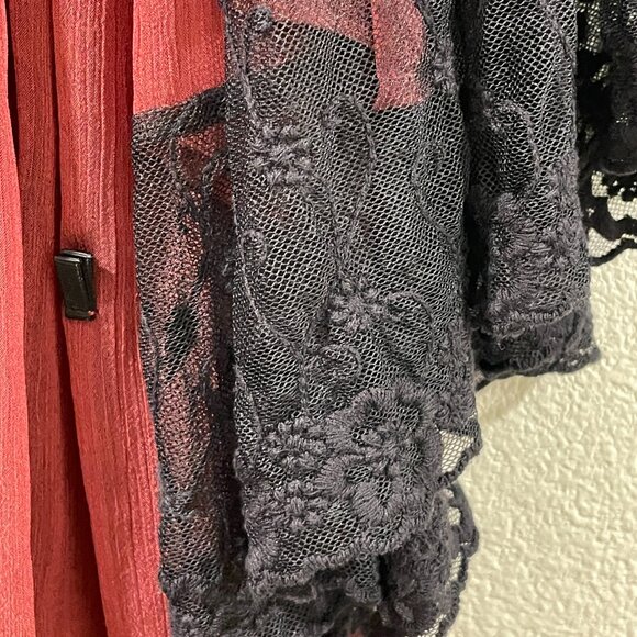 NEW, AMERICAN GLAMOUR Babydoll Short Sleeve Lace Trim Flowy Blouse, Burgundy - M - Picture 8 of 12